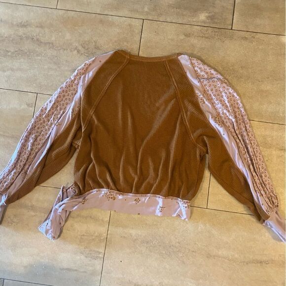 Free people brown/lavender blouse with small flowers on the sleeves size small - Picture 2 of 12